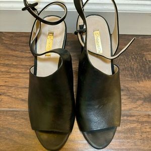 Louise et Cie Lo-Kyvie open toe block heel sandal with ankle strap 7.5M